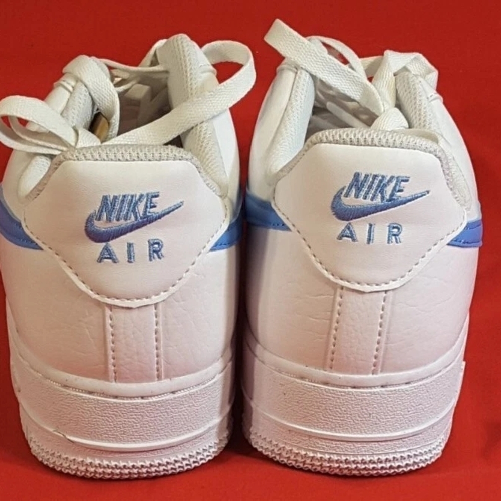 White Nike Womens Air Force 1 '07 Lows, Great Condion! Size 7.5 GIFT READY - Picture 4 of 7